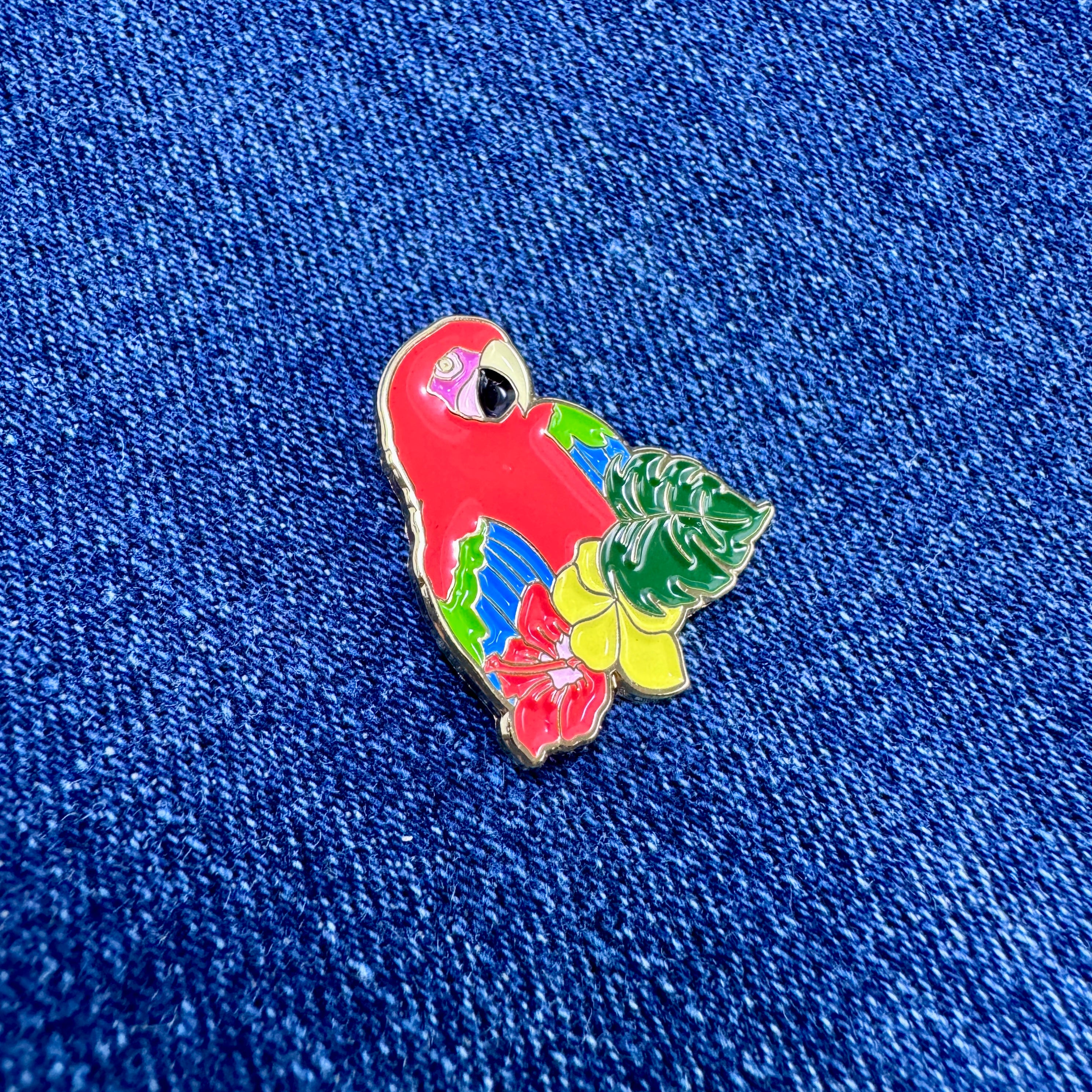 Parrot Lapel pin