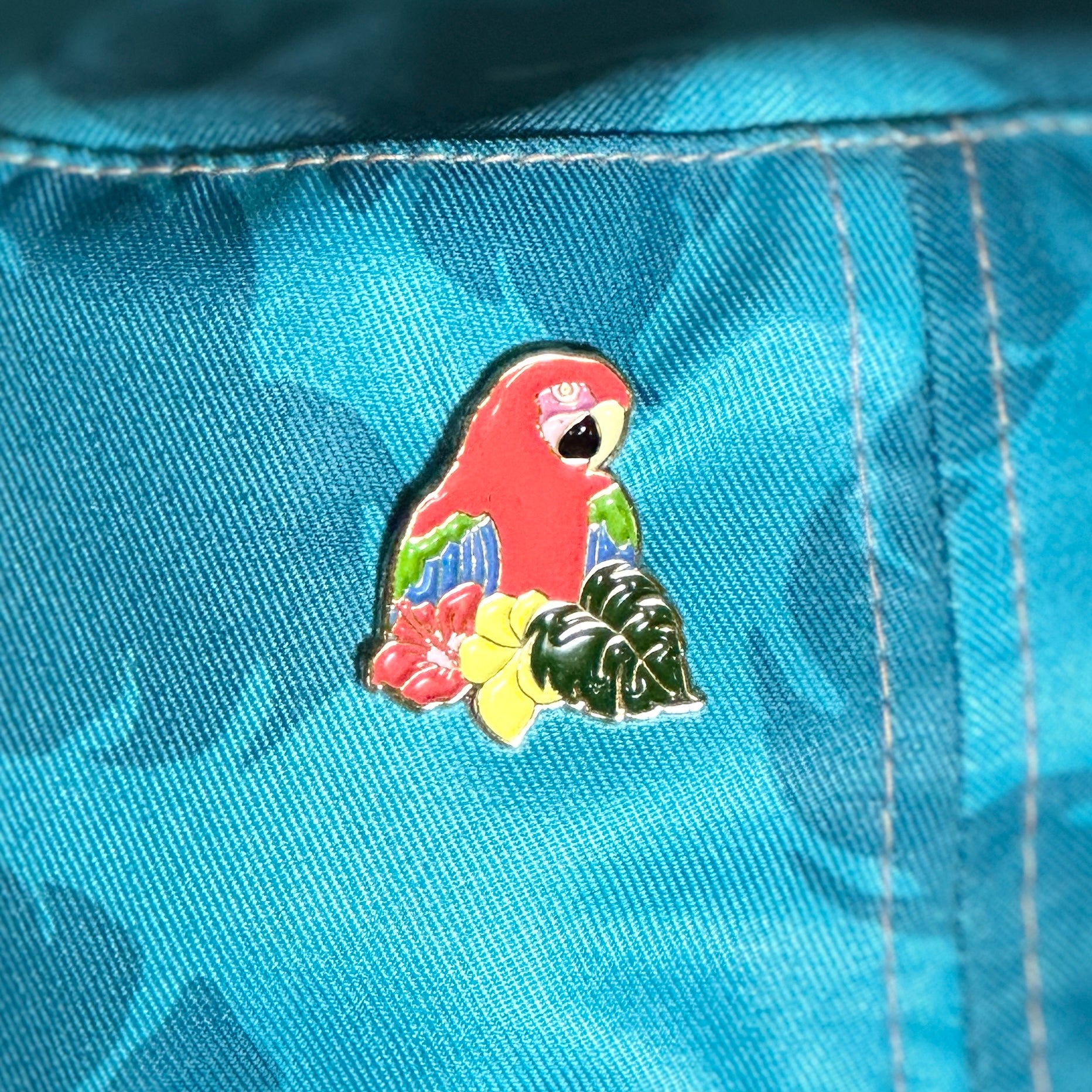 Parrot Lapel pin